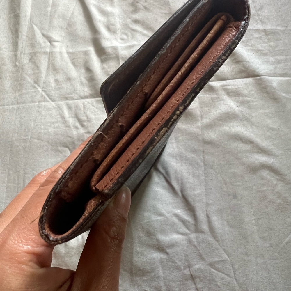 International LV wallet - Picture 2 of 7